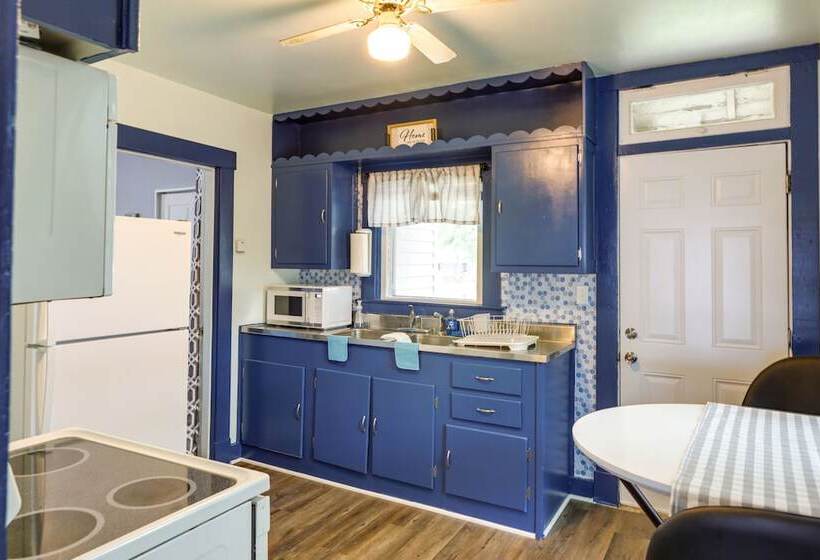 Cozy Ohio Retreat W/ Fire Pit & Charcoal Grill!