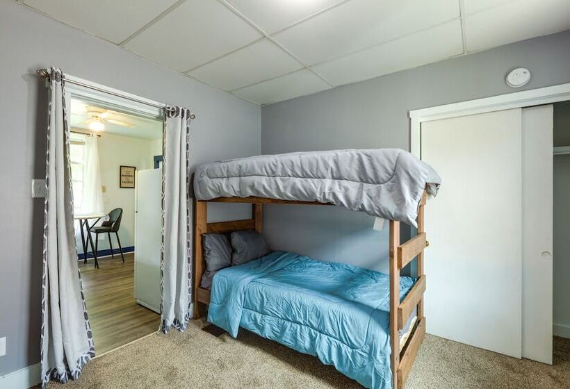 Cozy Ohio Retreat W/ Fire Pit & Charcoal Grill!