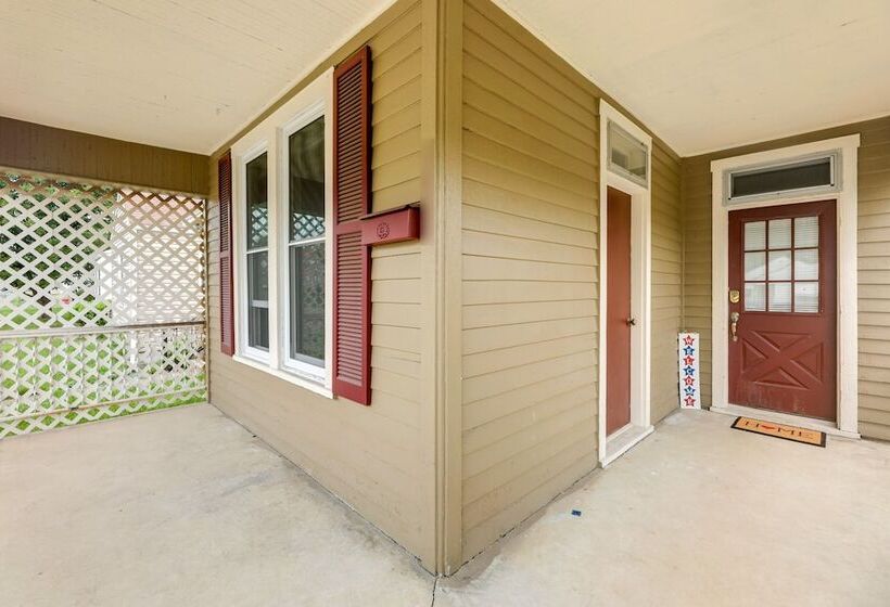 Cozy Ohio Retreat W/ Fire Pit & Charcoal Grill!