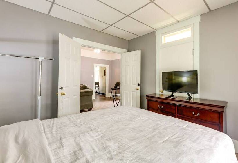 Cozy Ohio Retreat W/ Fire Pit & Charcoal Grill!