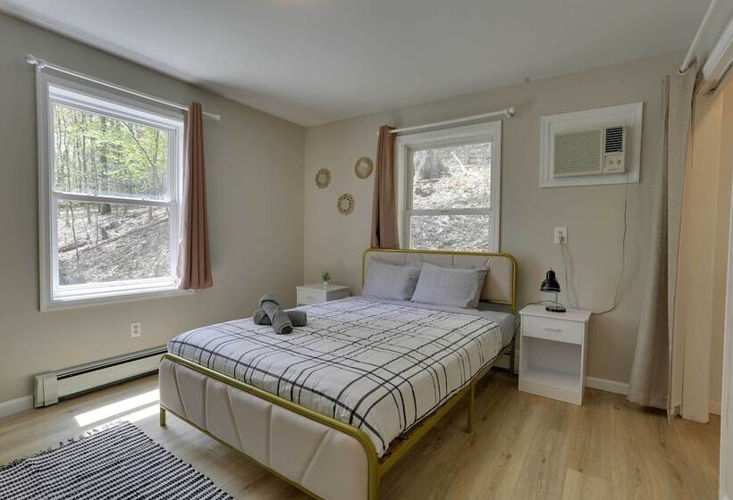 Cozy Dingmans Ferry Home W/ Grill, Near Waterfalls