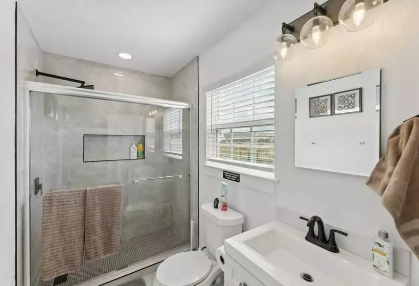 Modern Del Valle Vacation Rental W/ Deck & Views!