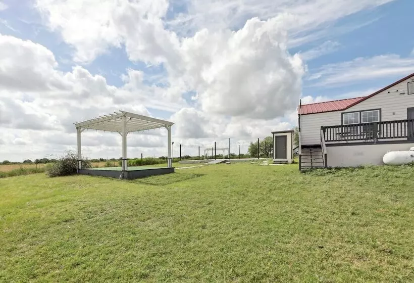 Modern Del Valle Vacation Rental W/ Deck & Views!