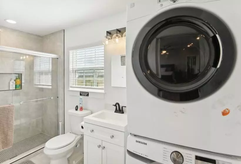 Modern Del Valle Vacation Rental W/ Deck & Views!