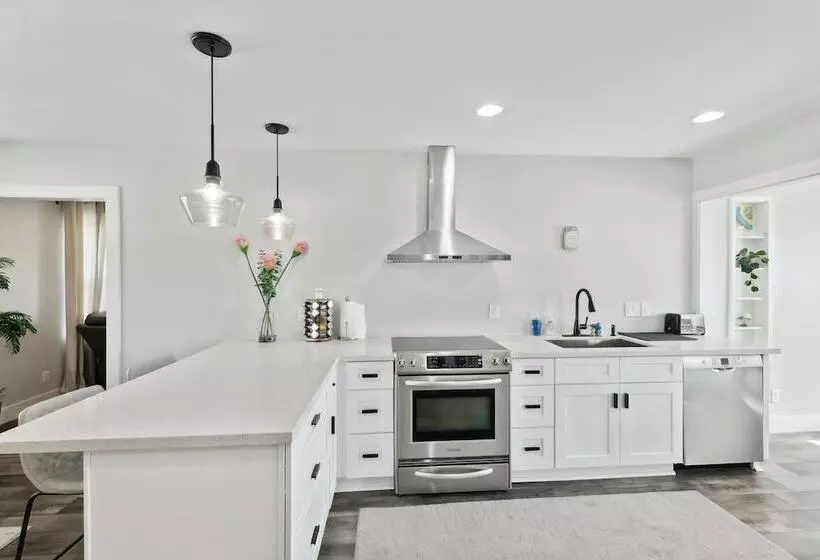 Modern Del Valle Vacation Rental W/ Deck & Views!