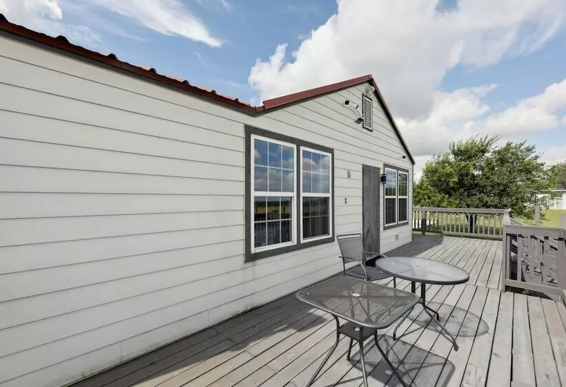 Modern Del Valle Vacation Rental W/ Deck & Views!