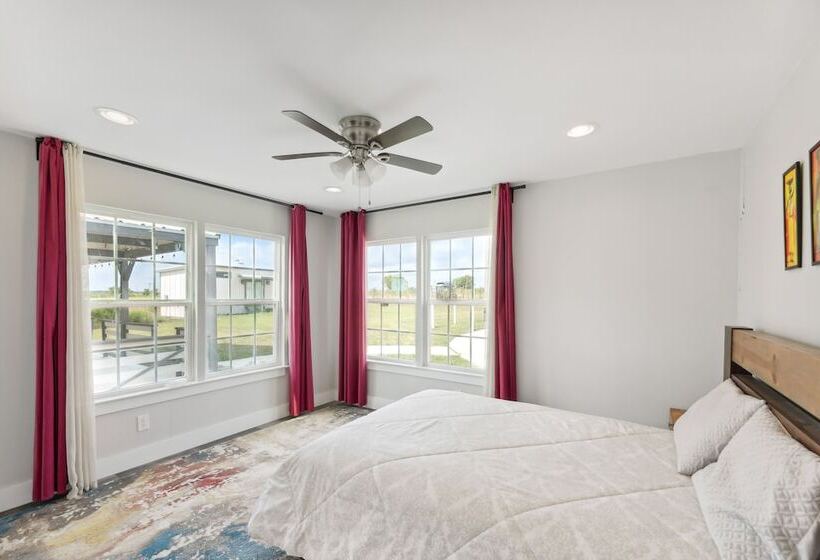 Modern Del Valle Vacation Rental W/ Deck & Views!