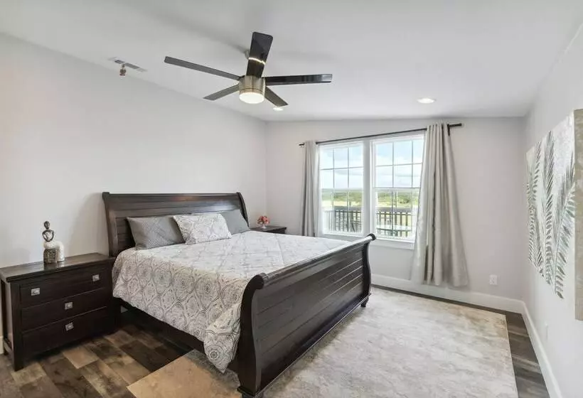 Modern Del Valle Vacation Rental W/ Deck & Views!