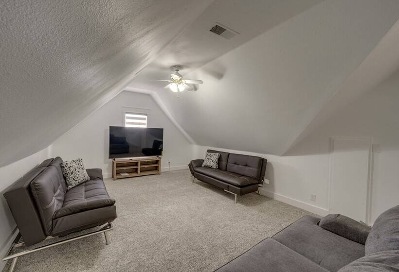 Expansive Pilot Point Home W/ Fireplace!