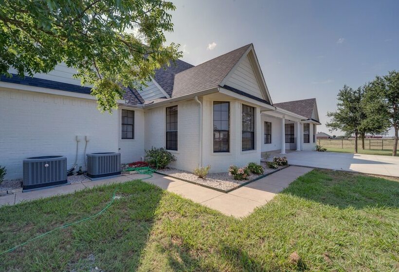 Expansive Pilot Point Home W/ Fireplace!