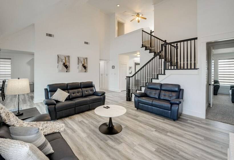 Expansive Pilot Point Home W/ Fireplace!