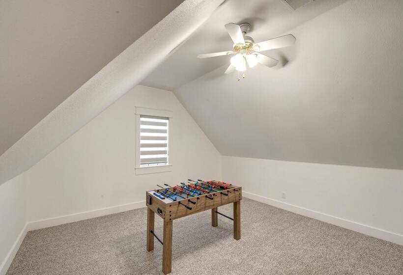 Expansive Pilot Point Home W/ Fireplace!