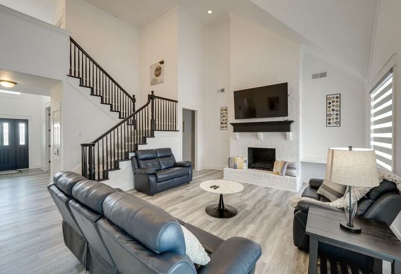 Expansive Pilot Point Home W/ Fireplace!