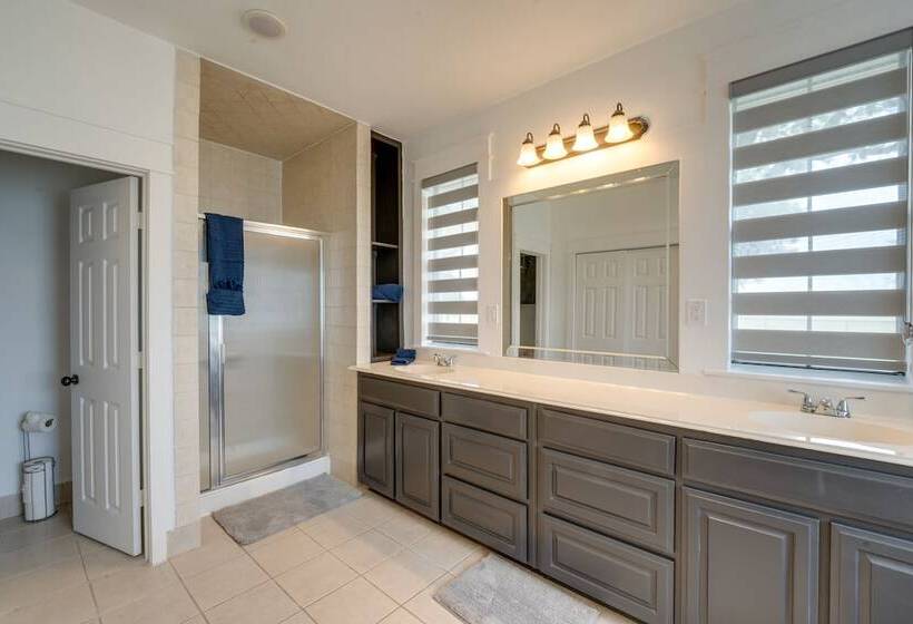 Expansive Pilot Point Home W/ Fireplace!