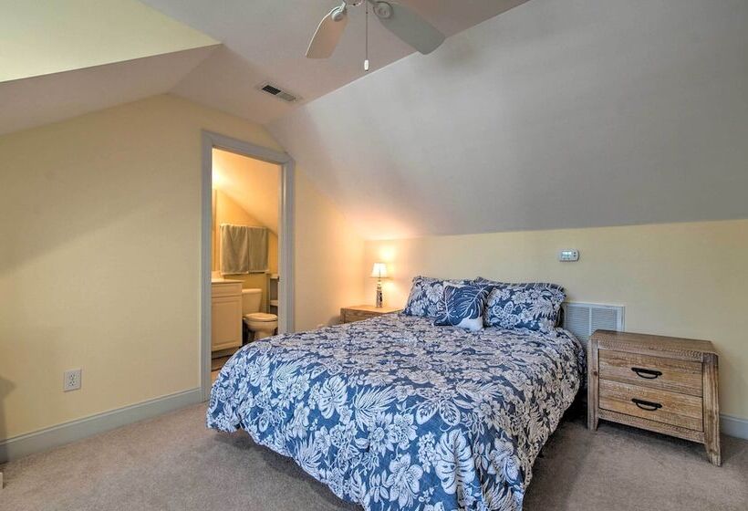 Homey Southport Retreat ~ 8 Mi To Downtown!