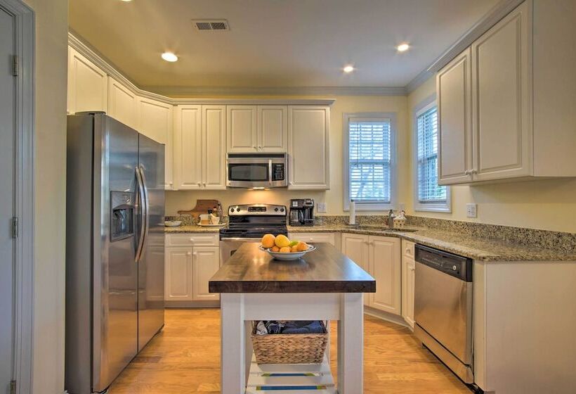 Homey Southport Retreat ~ 8 Mi To Downtown!