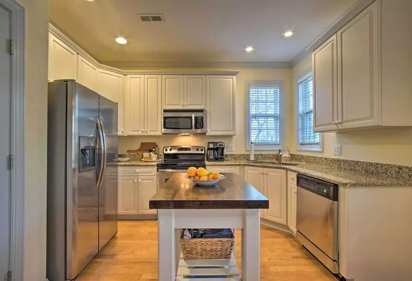 Homey Southport Retreat ~ 8 Mi To Downtown!
