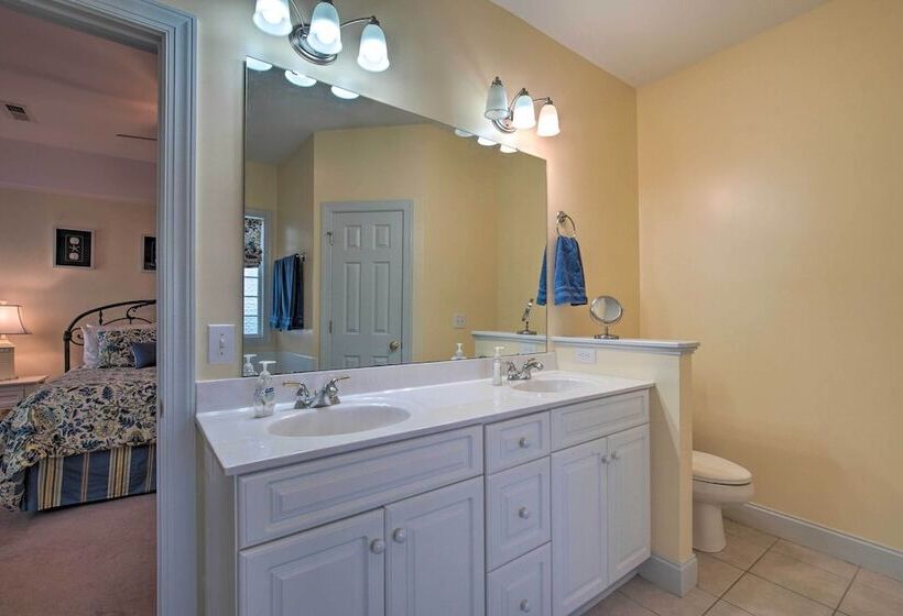 Homey Southport Retreat ~ 8 Mi To Downtown!