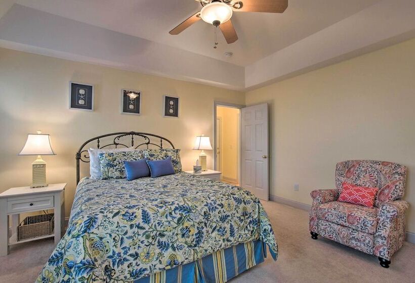 Homey Southport Retreat ~ 8 Mi To Downtown!