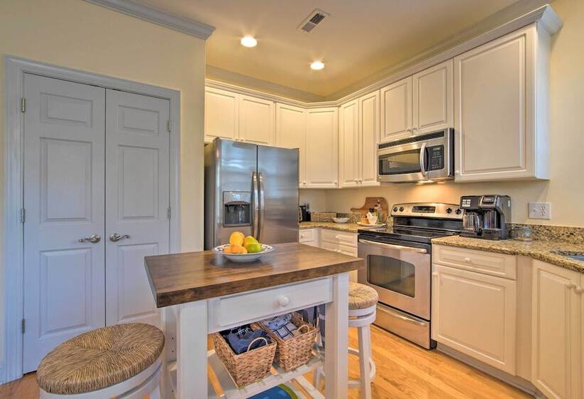 Homey Southport Retreat ~ 8 Mi To Downtown!