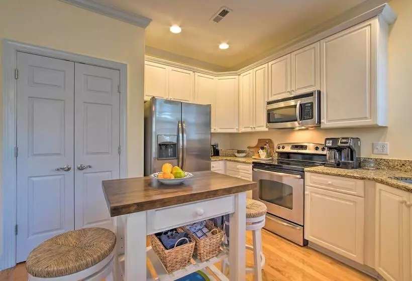Homey Southport Retreat ~ 8 Mi To Downtown!