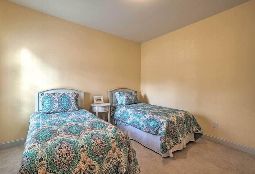 Homey Southport Retreat ~ 8 Mi To Downtown!