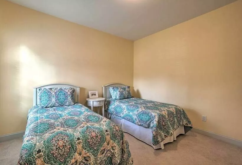 Homey Southport Retreat ~ 8 Mi To Downtown!