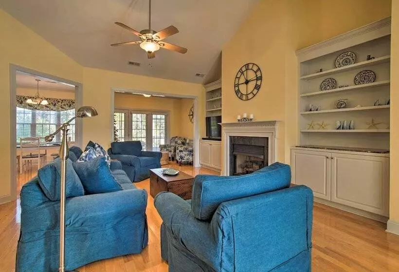 Homey Southport Retreat ~ 8 Mi To Downtown!