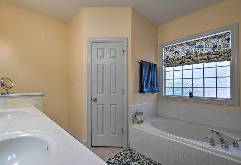 Homey Southport Retreat ~ 8 Mi To Downtown!