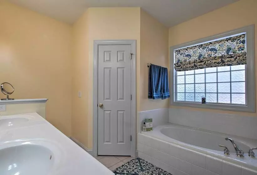 Homey Southport Retreat ~ 8 Mi To Downtown!