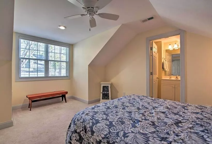 Homey Southport Retreat ~ 8 Mi To Downtown!