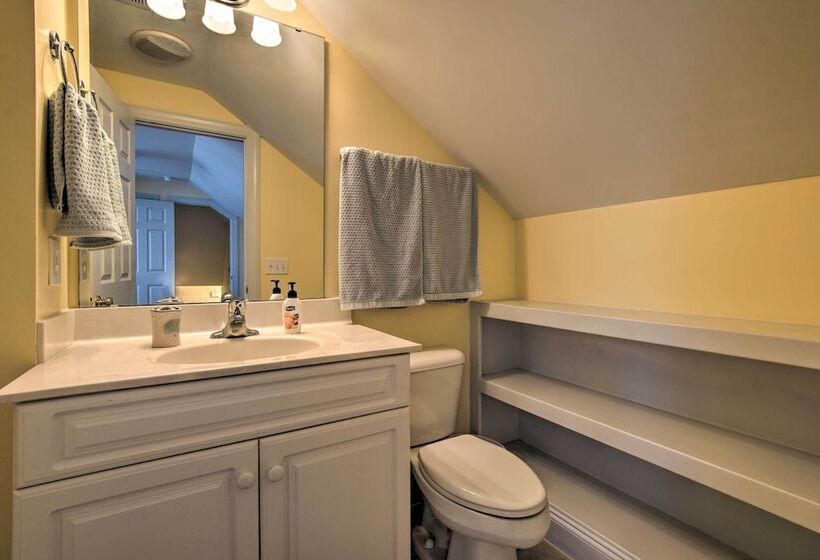 Homey Southport Retreat ~ 8 Mi To Downtown!