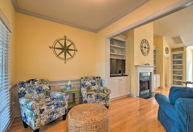 Homey Southport Retreat ~ 8 Mi To Downtown!