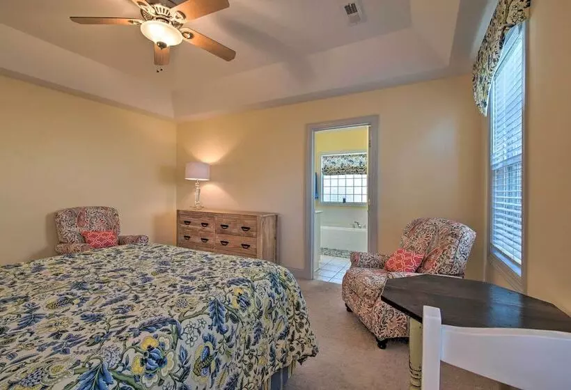 Homey Southport Retreat ~ 8 Mi To Downtown!