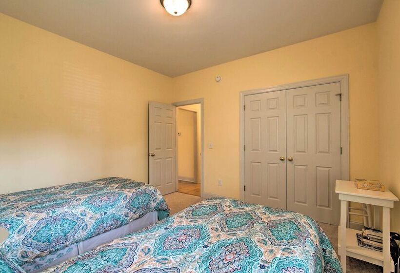 Homey Southport Retreat ~ 8 Mi To Downtown!