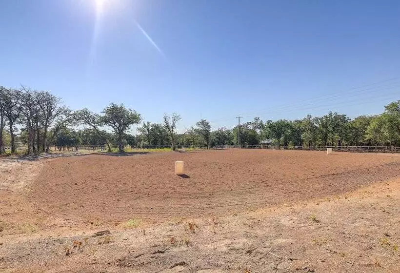 Horse Friendly Weatherford Oasis W/ Splash Pool
