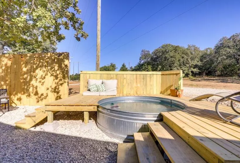 Horse Friendly Weatherford Oasis W/ Splash Pool