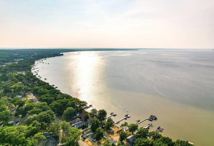 Houghton Lake Family Cottage W/ Game Room!