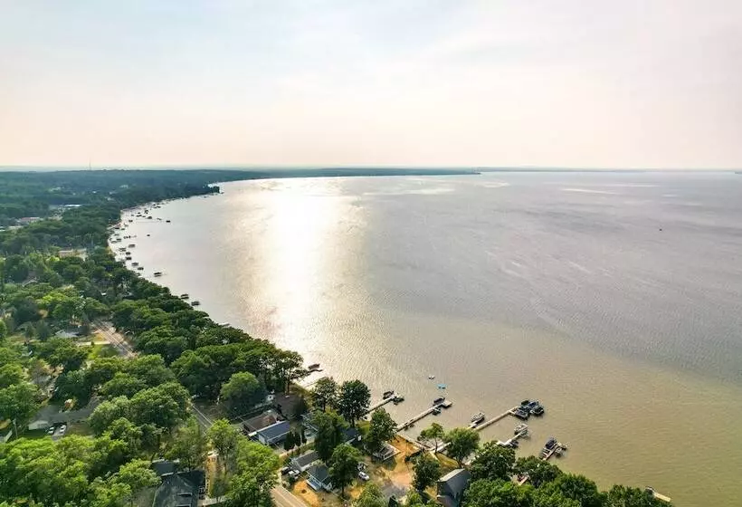 Houghton Lake Family Cottage W/ Game Room!