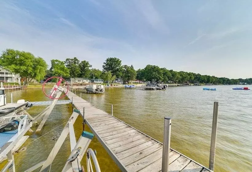 Houghton Lake Family Cottage W/ Game Room!