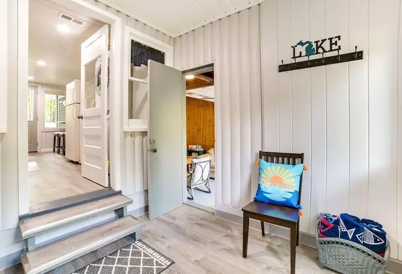 Houghton Lake Family Cottage W/ Game Room!
