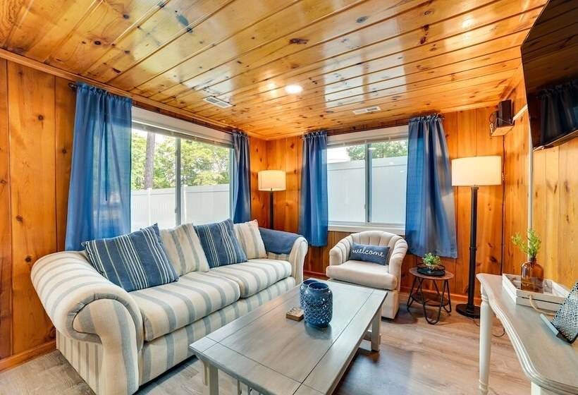 Houghton Lake Family Cottage W/ Game Room!