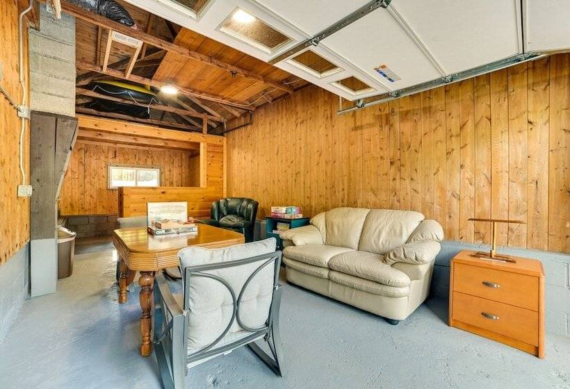 Houghton Lake Family Cottage W/ Game Room!