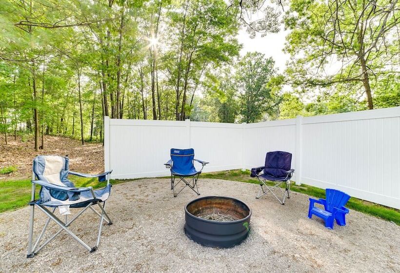 Houghton Lake Family Cottage W/ Game Room!