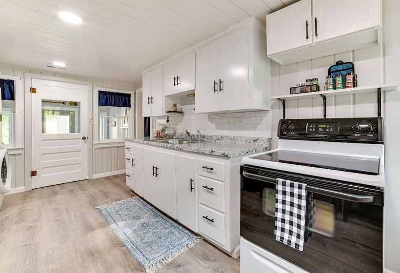 Houghton Lake Family Cottage W/ Game Room!