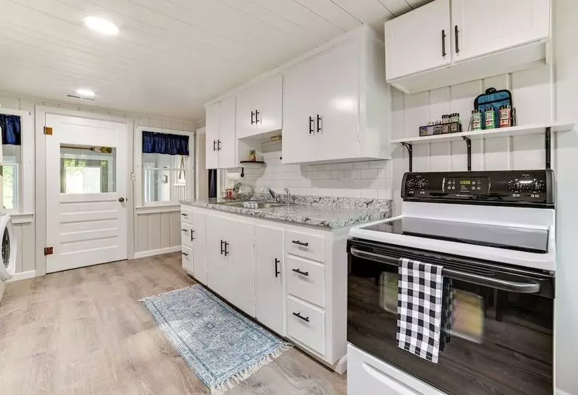 Houghton Lake Family Cottage W/ Game Room!