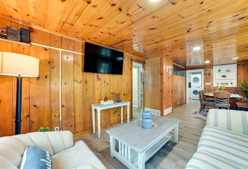 Houghton Lake Family Cottage W/ Game Room!