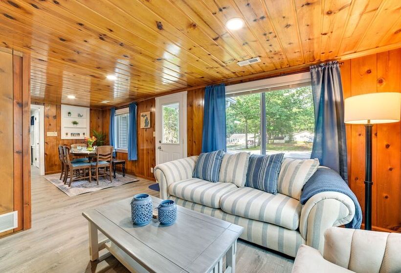 Houghton Lake Family Cottage W/ Game Room!