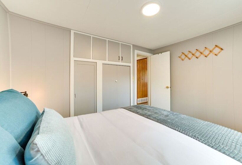 Houghton Lake Family Cottage W/ Game Room!