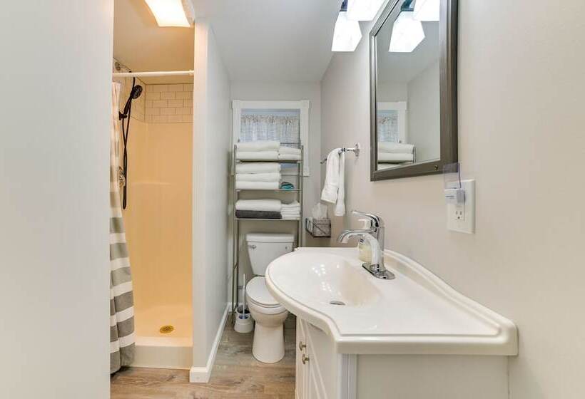 Houghton Lake Family Cottage W/ Game Room!